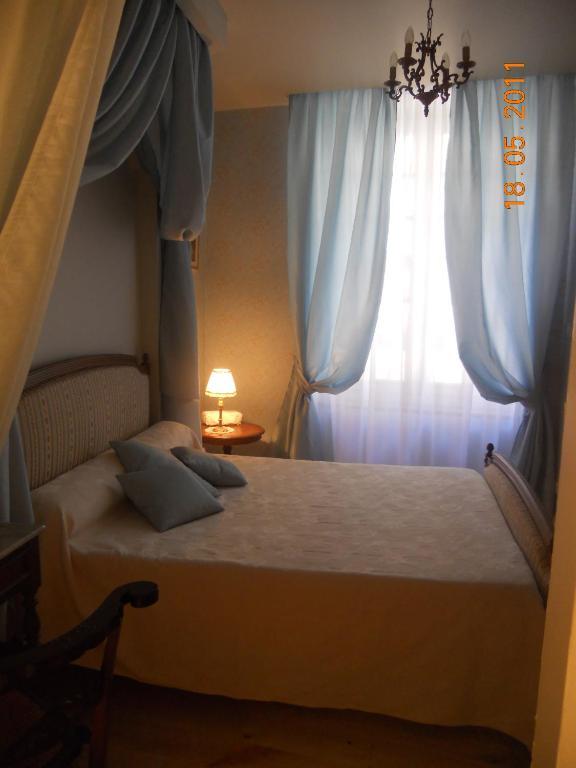 Les Drapiers De Villenouvelle Montauban Habitación foto